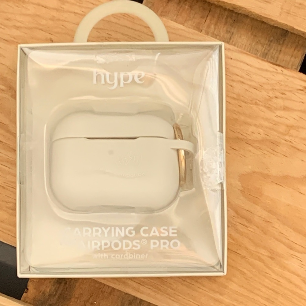 Hype Cream AirPods Pro Case with Gold Clip